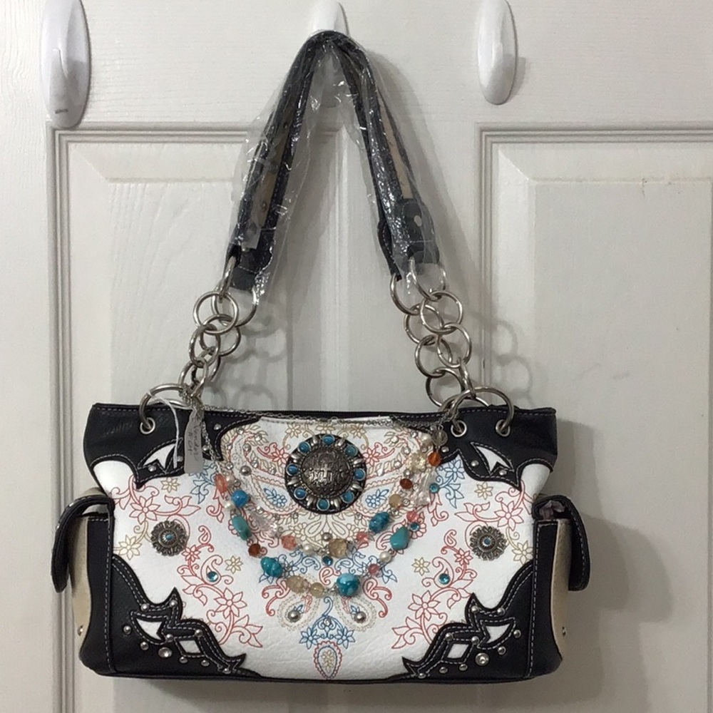 Western style bag w/necklace decoration Has large center zippered compartment.